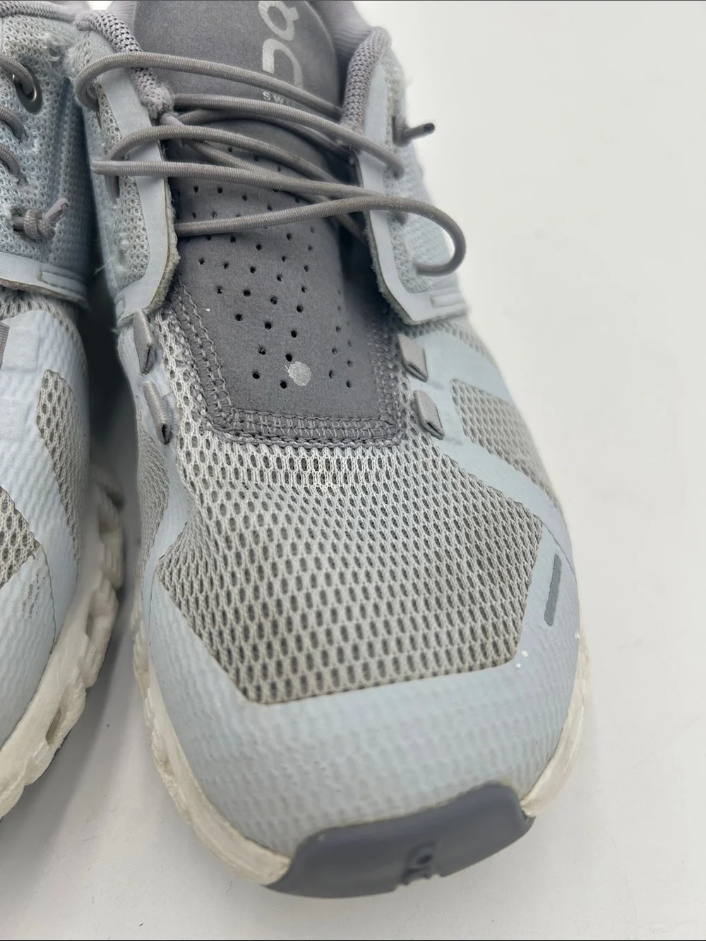 On Running Cloudswift Athletic Shoes in Light Gray and Dark Gray
